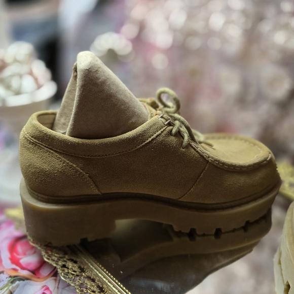 SOLDMudd Sara Shoes Vintage 90s Y2K Chunky Lug Platform Tan Suede Leather Size 9 - Picture 3 of 10